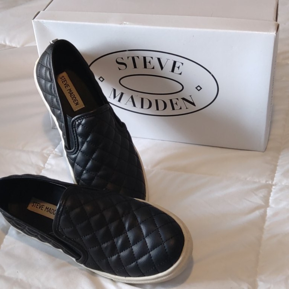 Slip-on sneakers